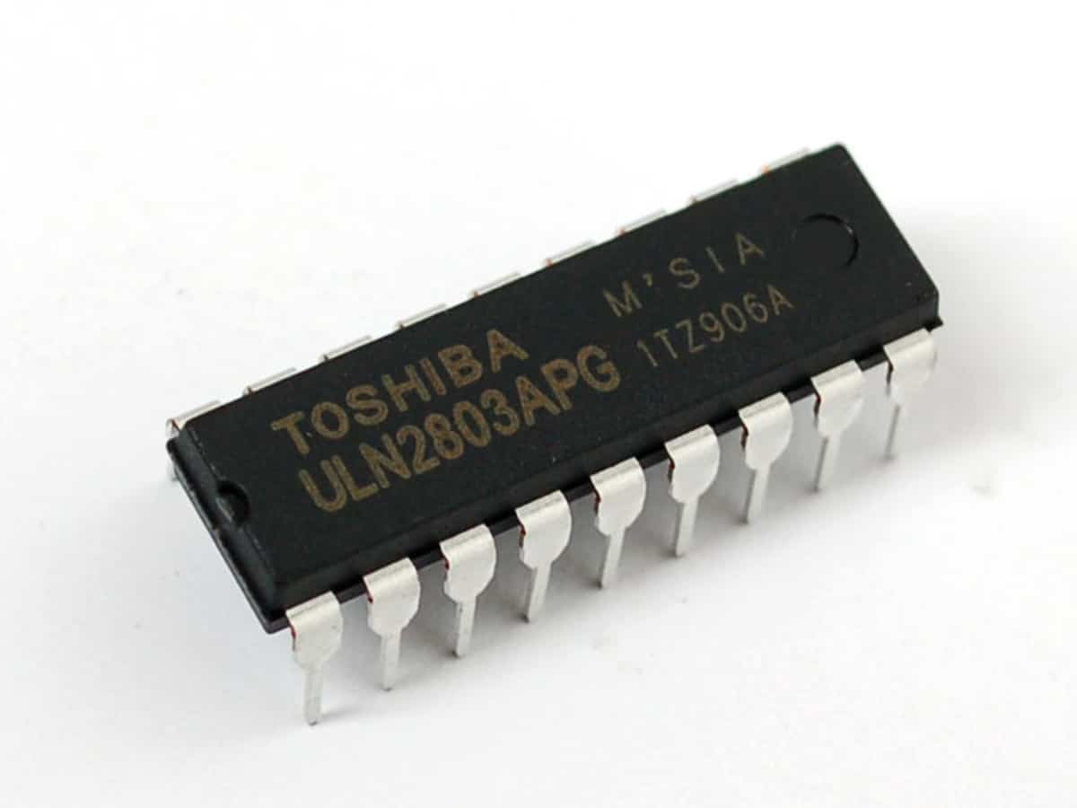 ULN2803 DIP-18 (Darlington Transistor Arrays)