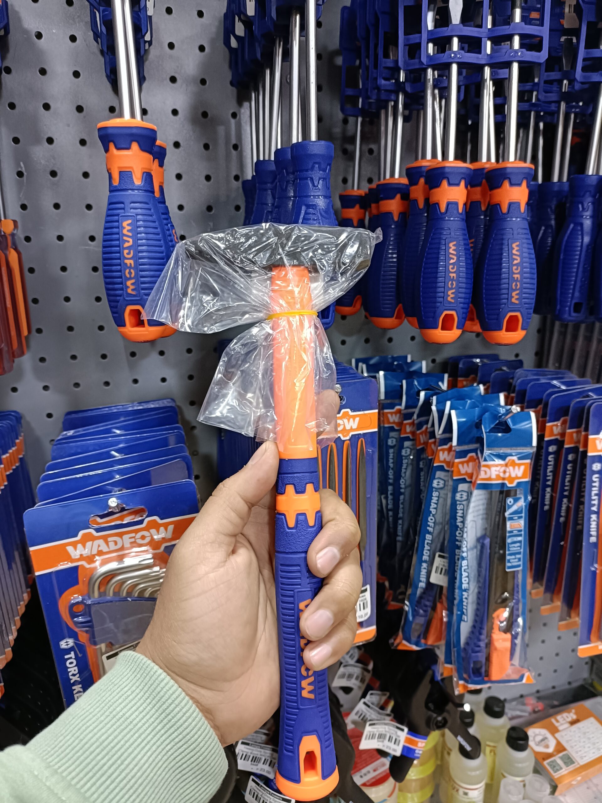 Metal Hammer Fiberglass Handle (200G) WADFOW - WHM1302 - Image 3