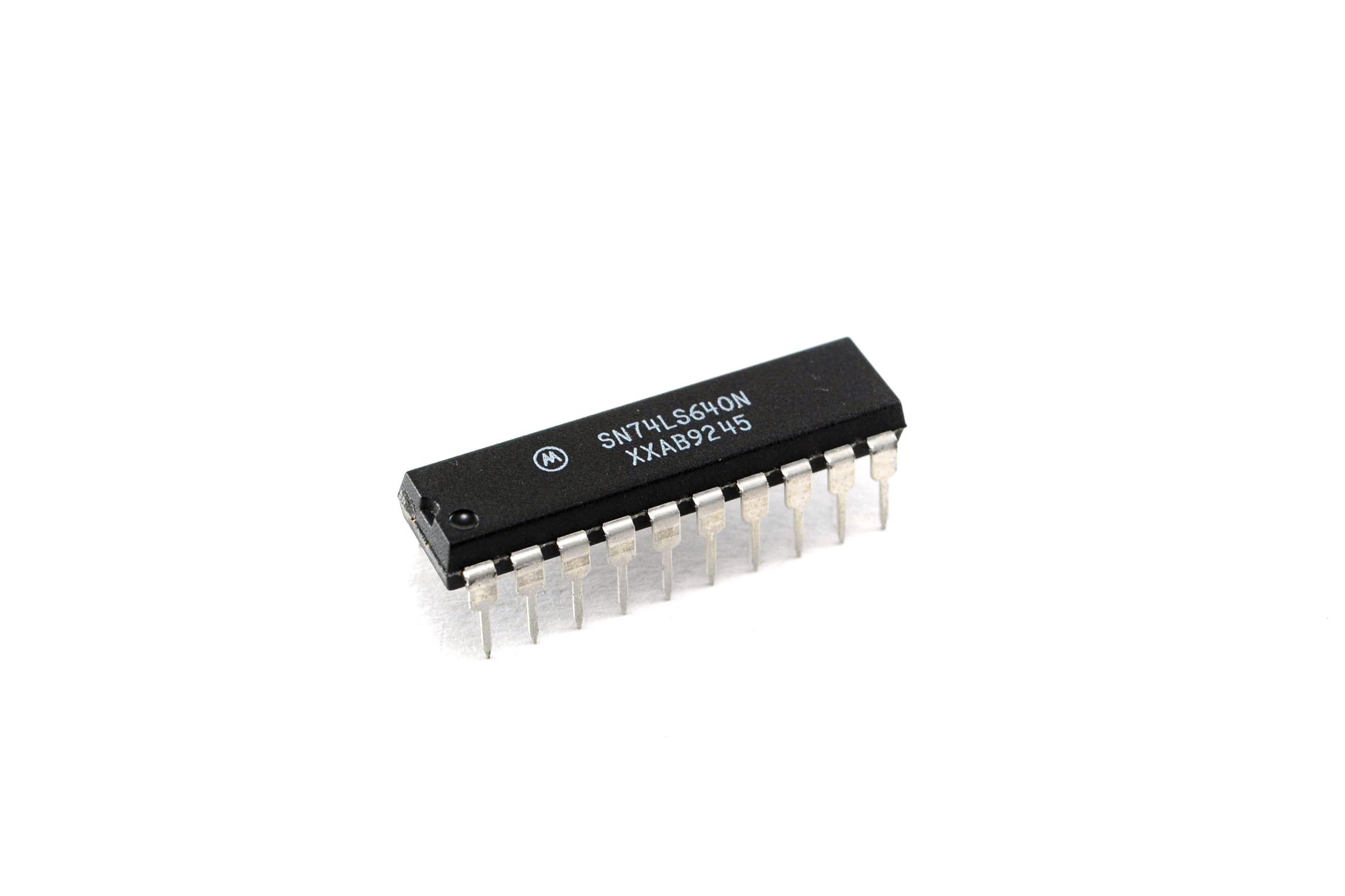 74LS640 (Octal Bus Transceiver IC With Inverting 3-State Outputs)